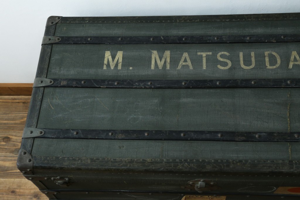 フランスアンティーク　Paul Romand PARIS　大振りサイズ!!　ヴィンテージスタイルのお部屋づくりにもってこいの男前な船トランク　(R-079972)