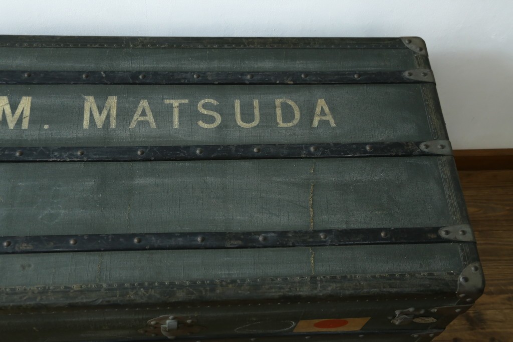 フランスアンティーク　Paul Romand PARIS　大振りサイズ!!　ヴィンテージスタイルのお部屋づくりにもってこいの男前な船トランク　(R-079972)