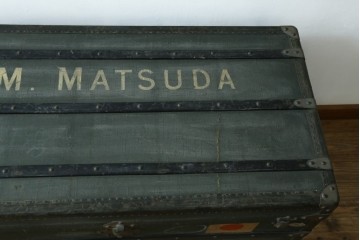 フランスアンティーク　Paul Romand PARIS　大振りサイズ!!　ヴィンテージスタイルのお部屋づくりにもってこいの男前な船トランク　(R-079972)