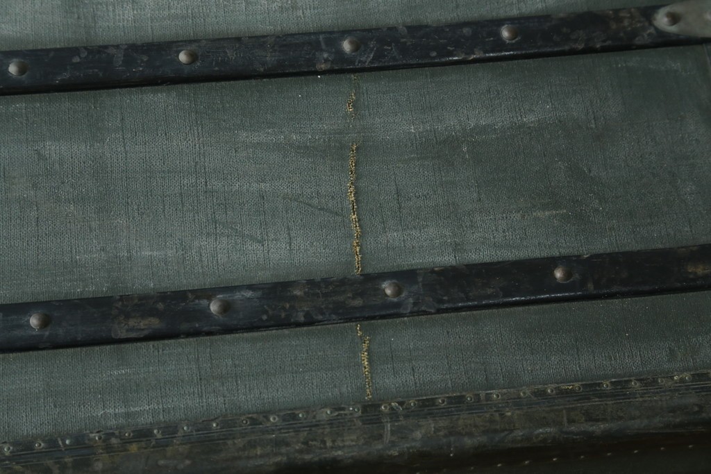 フランスアンティーク　Paul Romand PARIS　大振りサイズ!!　ヴィンテージスタイルのお部屋づくりにもってこいの男前な船トランク　(R-079972)