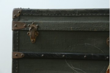 フランスアンティーク　Paul Romand PARIS　大振りサイズ!!　ヴィンテージスタイルのお部屋づくりにもってこいの男前な船トランク　(R-079972)