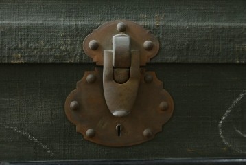 フランスアンティーク　Paul Romand PARIS　大振りサイズ!!　ヴィンテージスタイルのお部屋づくりにもってこいの男前な船トランク　(R-079972)