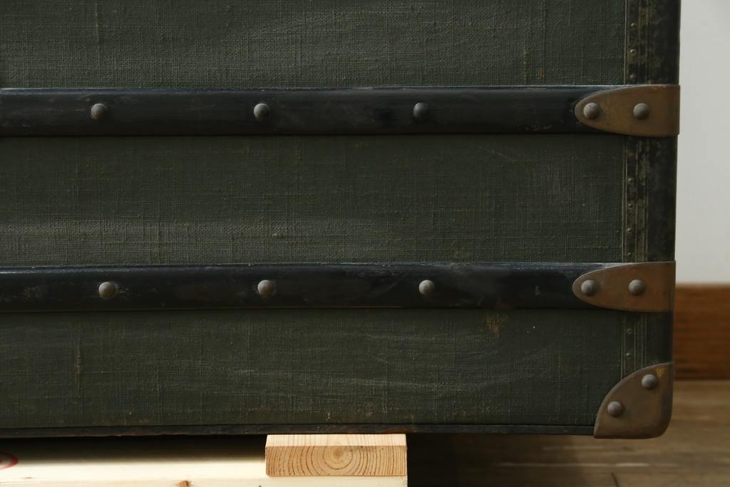 フランスアンティーク　Paul Romand PARIS　大振りサイズ!!　ヴィンテージスタイルのお部屋づくりにもってこいの男前な船トランク　(R-079972)