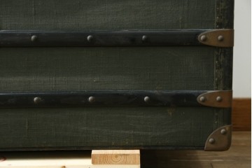 フランスアンティーク　Paul Romand PARIS　大振りサイズ!!　ヴィンテージスタイルのお部屋づくりにもってこいの男前な船トランク　(R-079972)