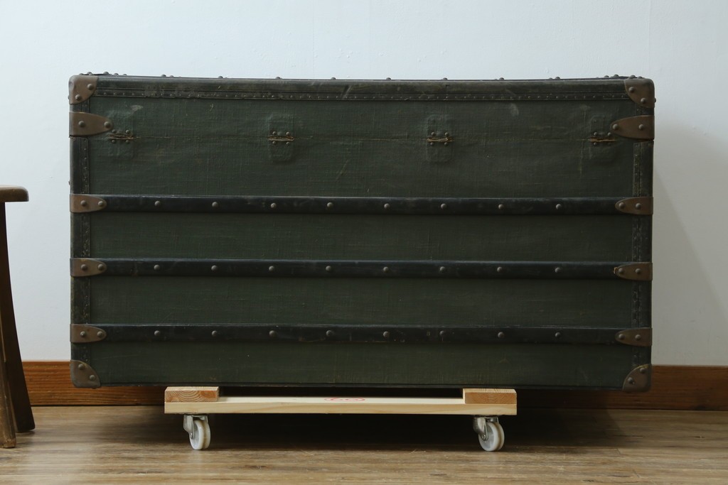 フランスアンティーク　Paul Romand PARIS　大振りサイズ!!　ヴィンテージスタイルのお部屋づくりにもってこいの男前な船トランク　(R-079972)