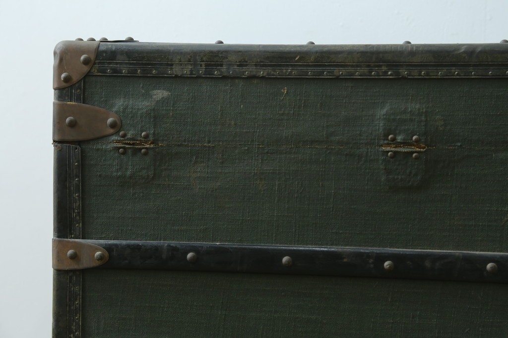 フランスアンティーク　Paul Romand PARIS　大振りサイズ!!　ヴィンテージスタイルのお部屋づくりにもってこいの男前な船トランク　(R-079972)