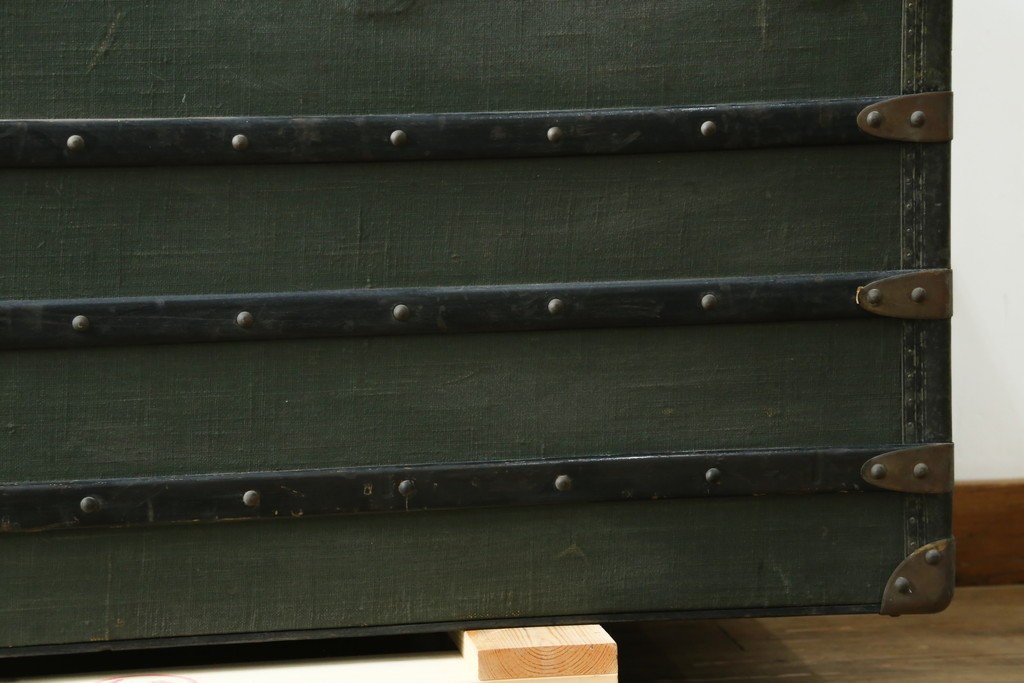 フランスアンティーク　Paul Romand PARIS　大振りサイズ!!　ヴィンテージスタイルのお部屋づくりにもってこいの男前な船トランク　(R-079972)