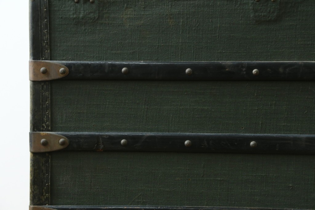 フランスアンティーク　Paul Romand PARIS　大振りサイズ!!　ヴィンテージスタイルのお部屋づくりにもってこいの男前な船トランク　(R-079972)