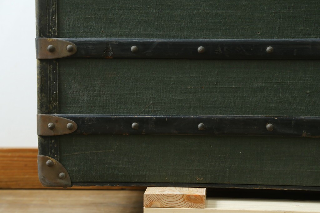 フランスアンティーク　Paul Romand PARIS　大振りサイズ!!　ヴィンテージスタイルのお部屋づくりにもってこいの男前な船トランク　(R-079972)