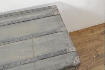 フランスアンティーク　Paul Romand PARIS　大振りサイズ!!　ヴィンテージスタイルのお部屋づくりにもってこいの男前な船トランク(舟トランク、ブランケットボックス、トランクテーブル、センターテーブル、サイドテーブル、ディスプレイ雑貨、収納箱、店舗什器)(R-079972)