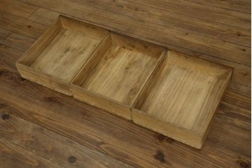 和製アンティーク　高級品!!　上手物!!　大正ロマン　随所に施された意匠が目を引く古い洋館の脚付きキャビネット(収納棚、戸棚、カップボード、食器棚、本箱、ブックケース、店舗什器)(R-079975)