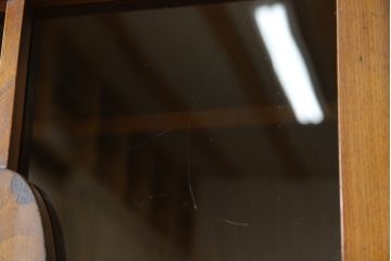 和製アンティーク　高級品!!　上手物!!　大正ロマン　随所に施された意匠が目を引く古い洋館の脚付きキャビネット(収納棚、戸棚、カップボード、食器棚、本箱、ブックケース、店舗什器)(R-079975)