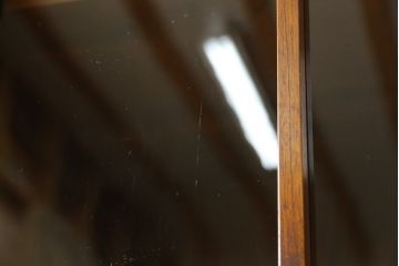 和製アンティーク　高級品!!　上手物!!　大正ロマン　随所に施された意匠が目を引く古い洋館の脚付きキャビネット(収納棚、戸棚、カップボード、食器棚、本箱、ブックケース、店舗什器)(R-079975)