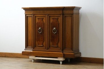 中古　美品!!　DREXEL HERITAGE(ドレクセルヘリテイジ)　FRANCHESCA(フランチェスカ)　クラシカルな佇まいが美しいサイドボード　(R-079976)