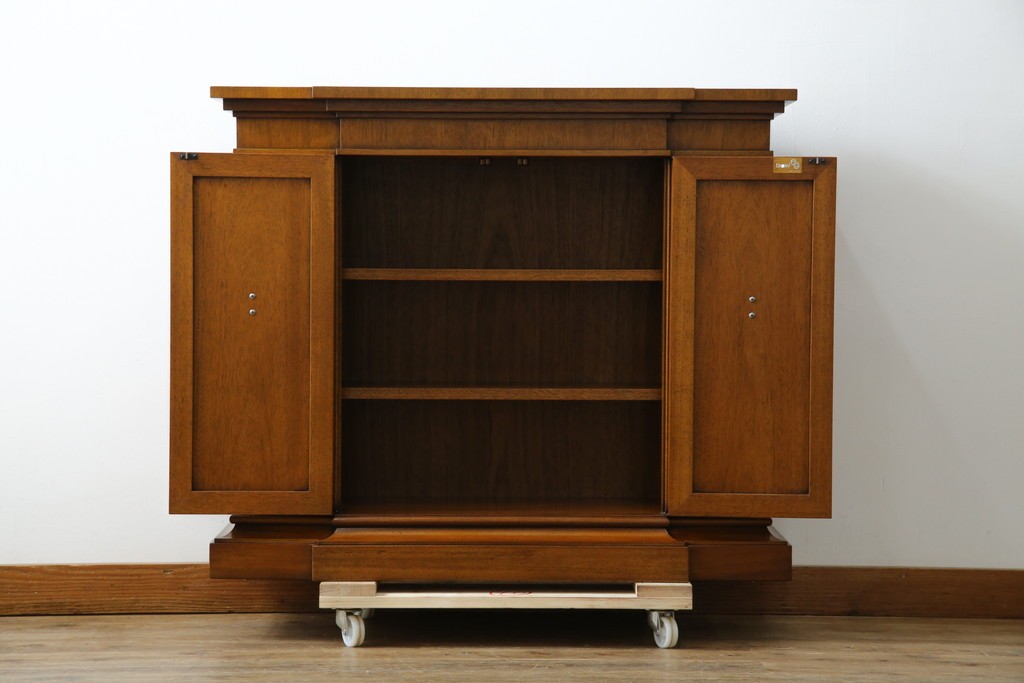 中古　美品!!　DREXEL HERITAGE(ドレクセルヘリテイジ)　FRANCHESCA(フランチェスカ)　クラシカルな佇まいが美しいサイドボード　(R-079976)