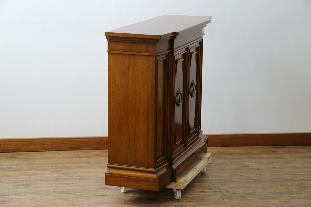 中古　美品!!　DREXEL HERITAGE(ドレクセルヘリテイジ)　FRANCHESCA(フランチェスカ)　クラシカルな佇まいが美しいサイドボード　(R-079976)