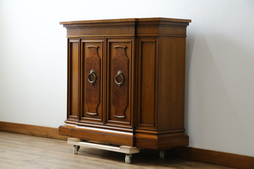 中古　美品!!　DREXEL HERITAGE(ドレクセルヘリテイジ)　FRANCHESCA(フランチェスカ)　クラシカルな佇まいが美しいサイドボード　(R-079976)