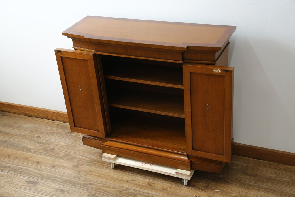 中古　美品!!　DREXEL HERITAGE(ドレクセルヘリテイジ)　FRANCHESCA(フランチェスカ)　クラシカルな佇まいが美しいサイドボード　(R-079976)