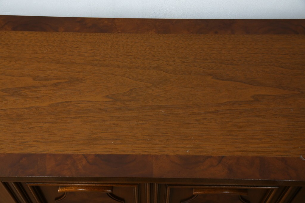 中古　美品!!　DREXEL HERITAGE(ドレクセルヘリテイジ)　FRANCHESCA(フランチェスカ)　クラシカルな佇まいが美しいサイドボード　(R-079976)