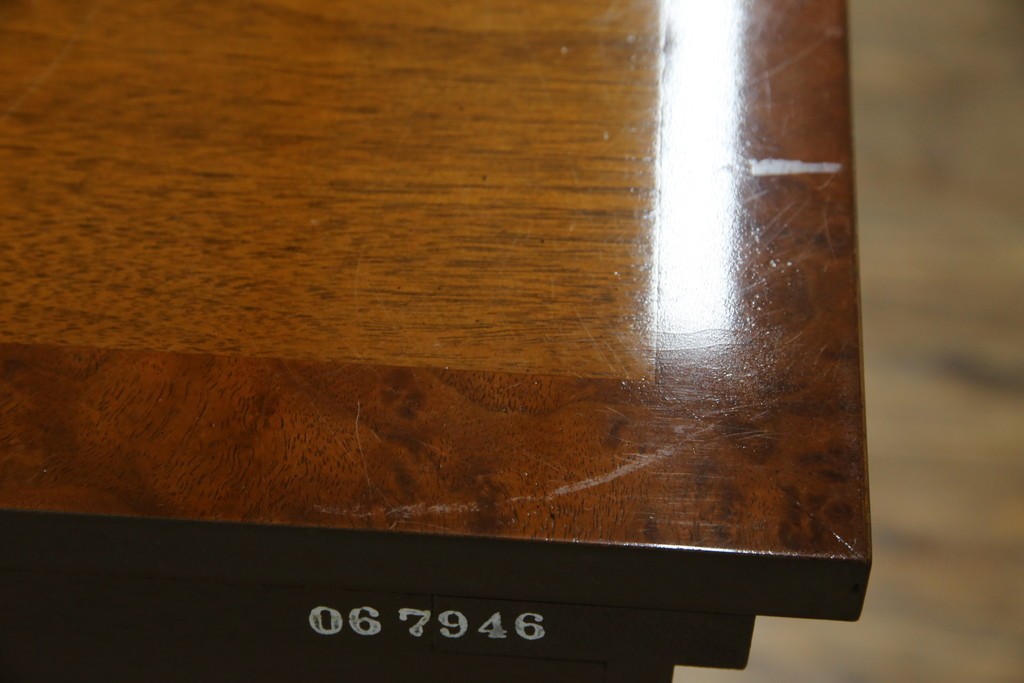 中古　美品!!　DREXEL HERITAGE(ドレクセルヘリテイジ)　FRANCHESCA(フランチェスカ)　クラシカルな佇まいが美しいサイドボード　(R-079976)