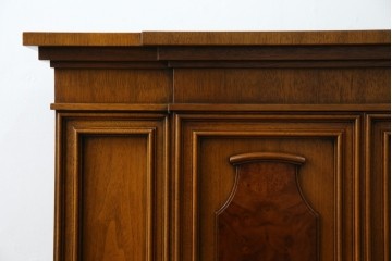 中古　美品!!　DREXEL HERITAGE(ドレクセルヘリテイジ)　FRANCHESCA(フランチェスカ)　クラシカルな佇まいが美しいサイドボード　(R-079976)