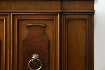 中古　美品!!　DREXEL HERITAGE(ドレクセルヘリテイジ)　FRANCHESCA(フランチェスカ)　クラシカルな佇まいが美しいサイドボード　(R-079976)