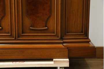 中古　美品!!　DREXEL HERITAGE(ドレクセルヘリテイジ)　FRANCHESCA(フランチェスカ)　クラシカルな佇まいが美しいサイドボード　(R-079976)