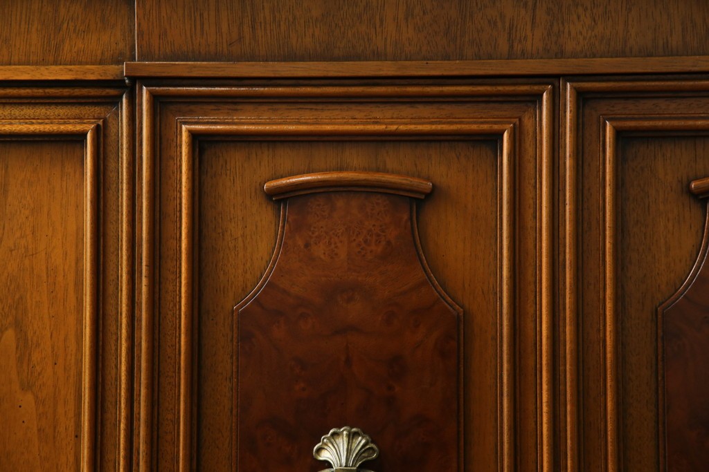 中古　美品!!　DREXEL HERITAGE(ドレクセルヘリテイジ)　FRANCHESCA(フランチェスカ)　クラシカルな佇まいが美しいサイドボード　(R-079976)