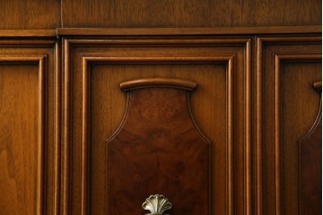 中古　美品!!　DREXEL HERITAGE(ドレクセルヘリテイジ)　FRANCHESCA(フランチェスカ)　クラシカルな佇まいが美しいサイドボード　(R-079976)