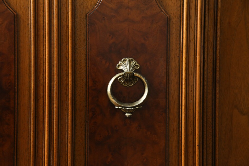 中古　美品!!　DREXEL HERITAGE(ドレクセルヘリテイジ)　FRANCHESCA(フランチェスカ)　クラシカルな佇まいが美しいサイドボード　(R-079976)