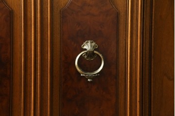 中古　美品!!　DREXEL HERITAGE(ドレクセルヘリテイジ)　FRANCHESCA(フランチェスカ)　クラシカルな佇まいが美しいサイドボード　(R-079976)