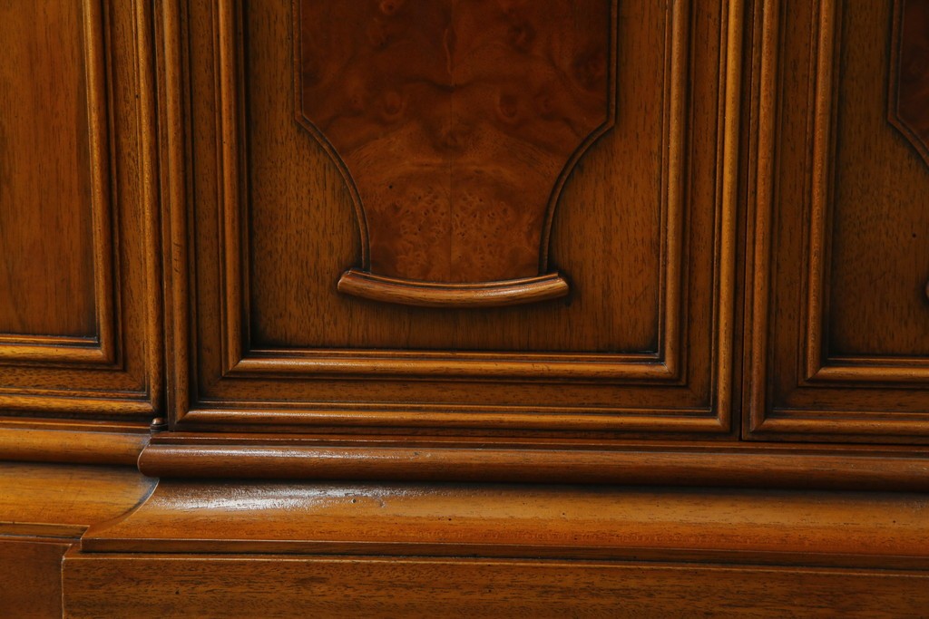 中古　美品!!　DREXEL HERITAGE(ドレクセルヘリテイジ)　FRANCHESCA(フランチェスカ)　クラシカルな佇まいが美しいサイドボード　(R-079976)