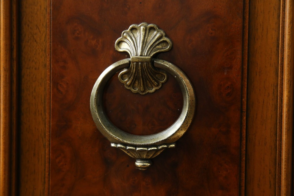 中古　美品!!　DREXEL HERITAGE(ドレクセルヘリテイジ)　FRANCHESCA(フランチェスカ)　クラシカルな佇まいが美しいサイドボード　(R-079976)