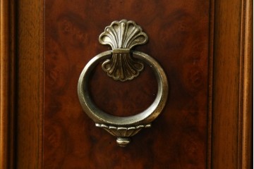 中古　美品!!　DREXEL HERITAGE(ドレクセルヘリテイジ)　FRANCHESCA(フランチェスカ)　クラシカルな佇まいが美しいサイドボード　(R-079976)