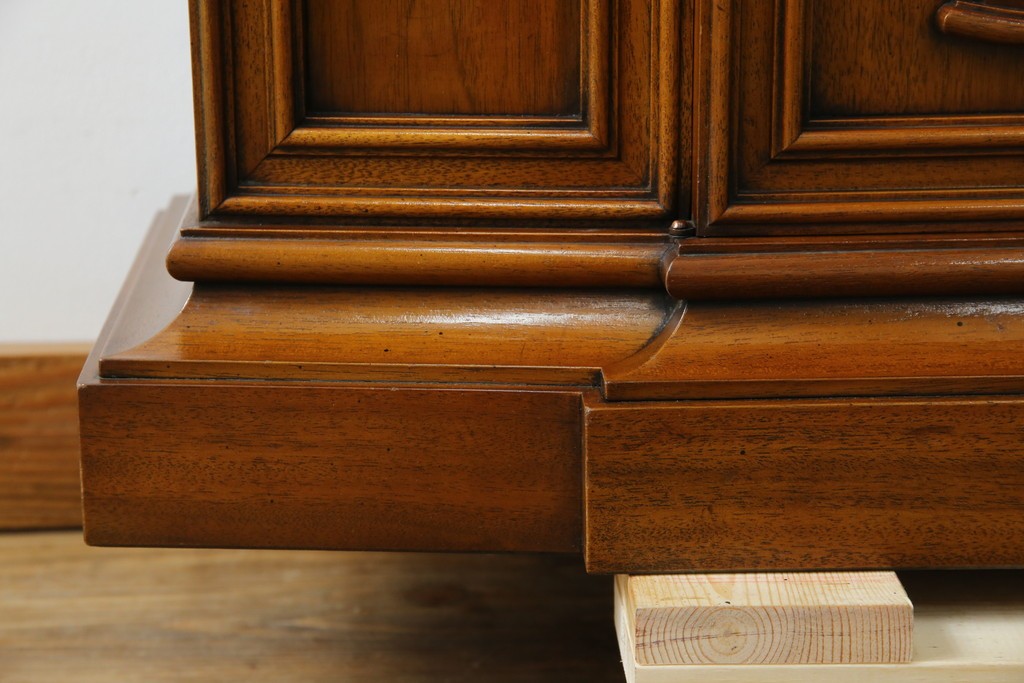 中古　美品!!　DREXEL HERITAGE(ドレクセルヘリテイジ)　FRANCHESCA(フランチェスカ)　クラシカルな佇まいが美しいサイドボード　(R-079976)