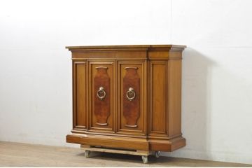 中古　美品!!　DREXEL HERITAGE(ドレクセルヘリテイジ)　FRANCHESCA(フランチェスカ)　クラシカルな佇まいが美しいサイドボード(クレデンザ、クリデンザ、収納棚、戸棚、サイドキャビネット、ホールチェスト)(R-079976)