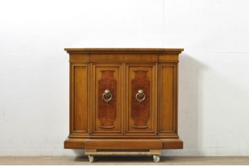 中古　美品!!　DREXEL HERITAGE(ドレクセルヘリテイジ)　FRANCHESCA(フランチェスカ)　クラシカルな佇まいが美しいサイドボード(クレデンザ、クリデンザ、収納棚、戸棚、サイドキャビネット、ホールチェスト)(R-079976)