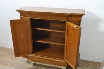 中古　美品!!　DREXEL HERITAGE(ドレクセルヘリテイジ)　FRANCHESCA(フランチェスカ)　クラシカルな佇まいが美しいサイドボード(クレデンザ、クリデンザ、収納棚、戸棚、サイドキャビネット、ホールチェスト)(R-079976)