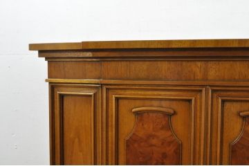中古　美品!!　DREXEL HERITAGE(ドレクセルヘリテイジ)　FRANCHESCA(フランチェスカ)　クラシカルな佇まいが美しいサイドボード(クレデンザ、クリデンザ、収納棚、戸棚、サイドキャビネット、ホールチェスト)(R-079976)