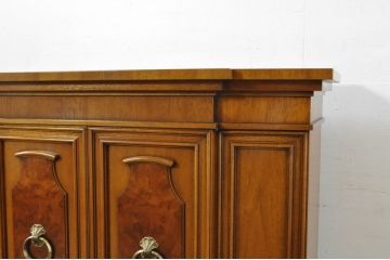 中古　美品!!　DREXEL HERITAGE(ドレクセルヘリテイジ)　FRANCHESCA(フランチェスカ)　クラシカルな佇まいが美しいサイドボード(クレデンザ、クリデンザ、収納棚、戸棚、サイドキャビネット、ホールチェスト)(R-079976)