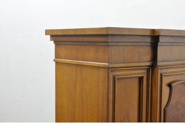 中古　美品!!　DREXEL HERITAGE(ドレクセルヘリテイジ)　FRANCHESCA(フランチェスカ)　クラシカルな佇まいが美しいサイドボード(クレデンザ、クリデンザ、収納棚、戸棚、サイドキャビネット、ホールチェスト)(R-079976)