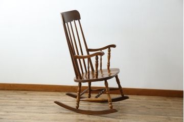 和製ビンテージ　飛騨高山　柏木工(カシワ木工、KASHIWA)　木のぬくもりを感じるロッキングチェア(アームチェア、板座チェア、揺り椅子、いす、イス、ヴィンテージ)(R-079981)
