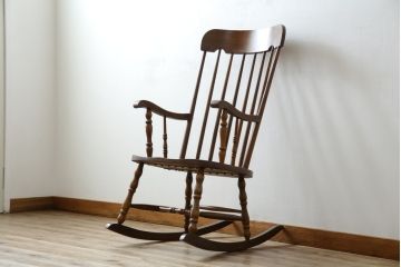 和製ビンテージ　飛騨高山　柏木工(カシワ木工、KASHIWA)　木のぬくもりを感じるロッキングチェア(アームチェア、板座チェア、揺り椅子、いす、イス、ヴィンテージ)(R-079981)