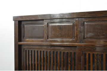 中古　高級　銘木　鉄刀木(タガヤサン)　総無垢(ムク)材　和モダンテイストのお部屋づくりに取り入れたい水屋箪笥サイドボード(食器棚、収納棚、キャビネット、サイドキャビネット、戸棚)(R-079988)