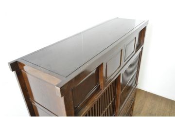 中古　高級　銘木　鉄刀木(タガヤサン)　総無垢(ムク)材　和モダンテイストのお部屋づくりに取り入れたい水屋箪笥(収納棚、戸棚、食器棚、カップボード、キャビネット)(R-079990)