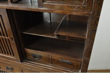 中古　高級　銘木　鉄刀木(タガヤサン)　総無垢(ムク)材　和モダンテイストのお部屋づくりに取り入れたい水屋箪笥(収納棚、戸棚、食器棚、カップボード、キャビネット)(R-079990)
