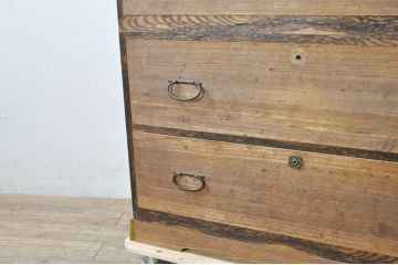 和製アンティーク　上手物!!　高級品!!　総桐材　銅金具　おしゃれな黒柿縁が魅力の三段重ね箪笥(衣装箪笥、和タンス、収納たんす、引き出し、時代箪笥、アンティーク箪笥)(R-079994)