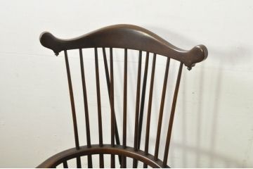 中古　高級品!!　三越デパート取り扱い　上品な挽き物細工が魅力的な低め座面のウィンザーチェア(アームチェア、ダイニングチェア、板座チェア、ウインザーチェア、椅子、イス)(R-080004)