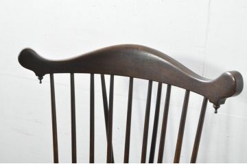 中古　高級品!!　三越デパート取り扱い　上品な挽き物細工が魅力的な低め座面のウィンザーチェア(アームチェア、ダイニングチェア、板座チェア、ウインザーチェア、椅子、イス)(R-080005)