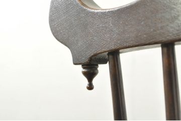 中古　高級品!!　三越デパート取り扱い　上品な挽き物細工が魅力的な低め座面のウィンザーチェア(アームチェア、ダイニングチェア、板座チェア、ウインザーチェア、椅子、イス)(R-080005)